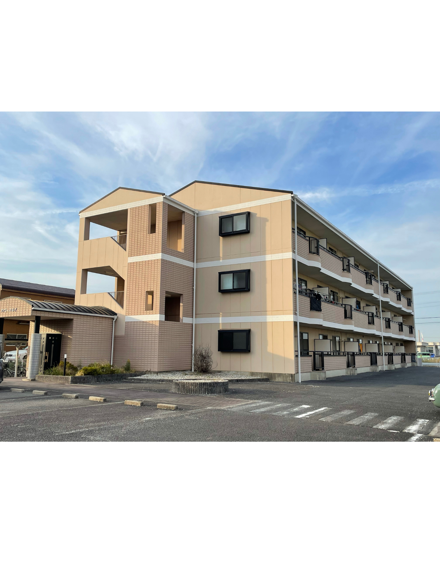 鈴鹿パーソナルジムsure 建物外観